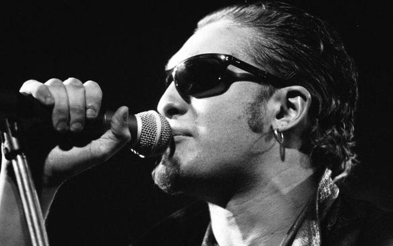 layne-staley-photo-by-getty-images.jpg__800x500_q85_crop_subject_location-325%2C183_subsampling-2_upscale.jpg